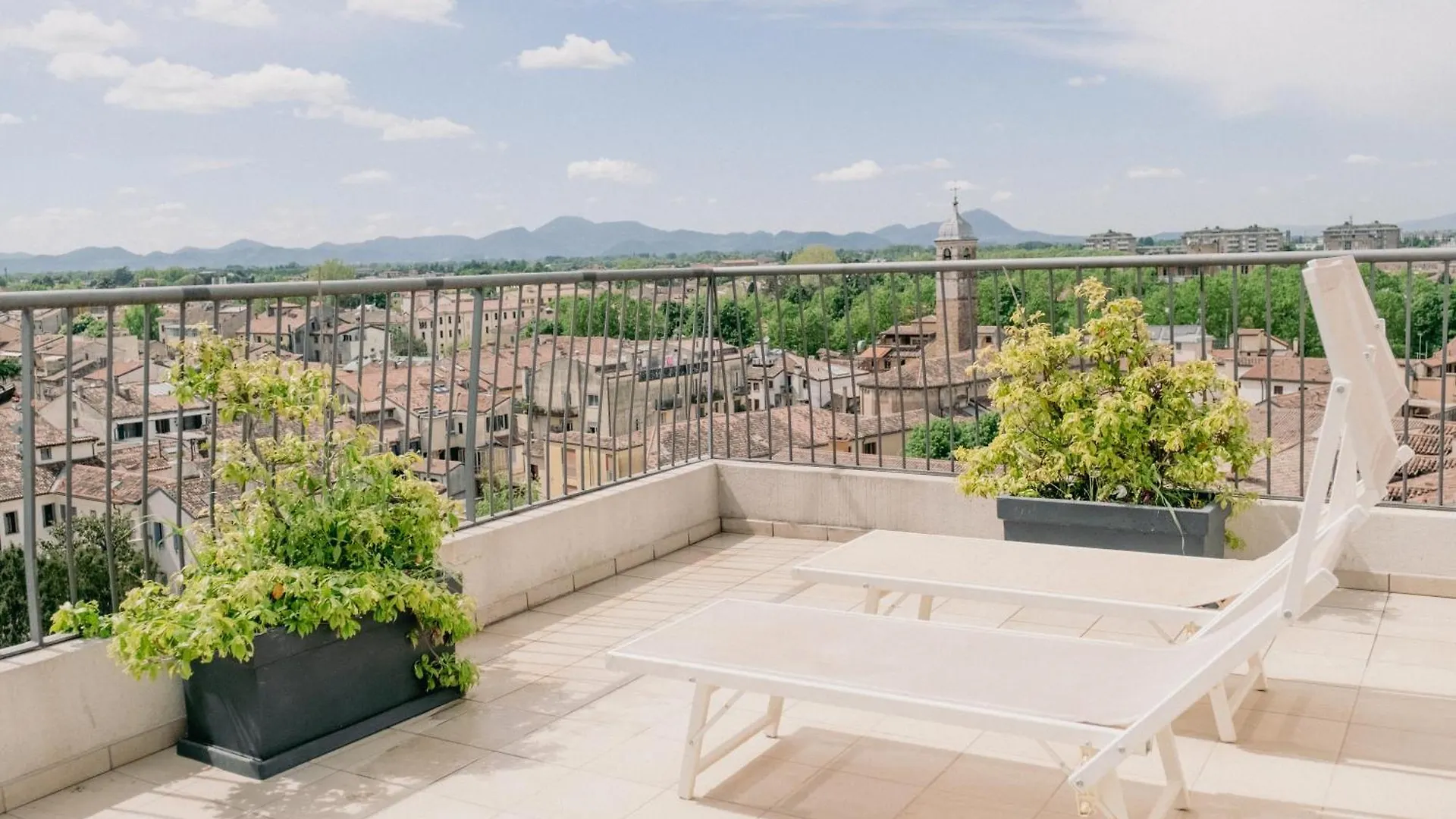 Apartment M14 Skyview City Center Padova