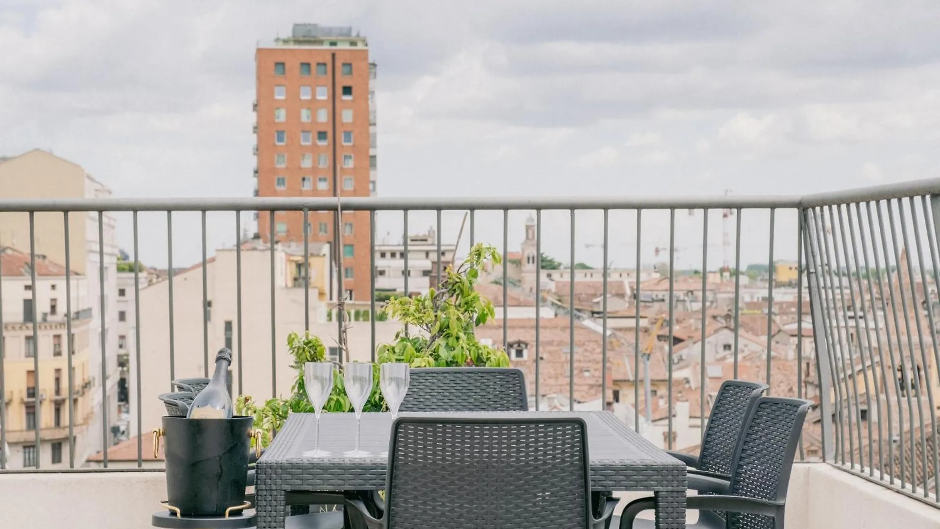 Apartment M14 Skyview City Center Padova