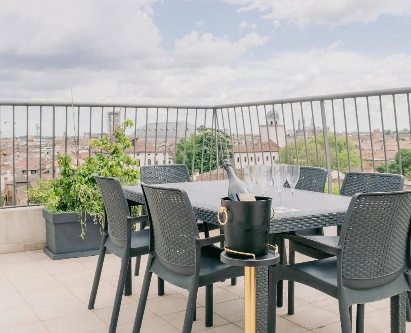 Apartament M14 Skyview City Center Padwa
